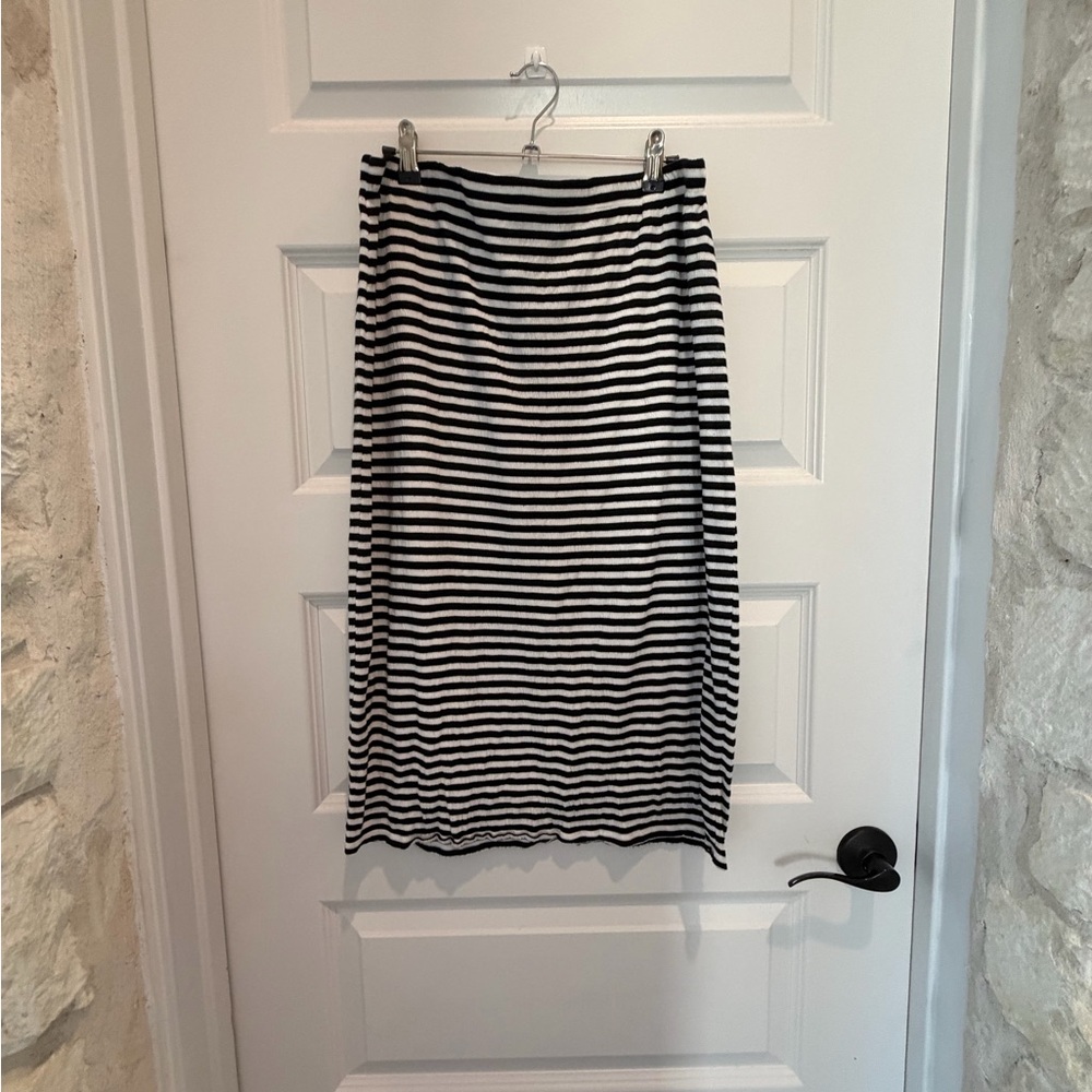 Elegant Black and White Striped Pencil Skirt